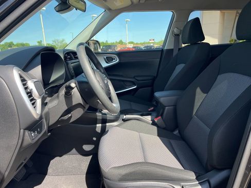 Used 2025 Kia Soul LX w/ LX Technology Package image 10