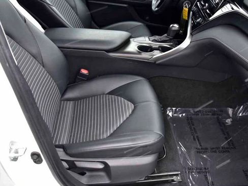 Certified 2022 Toyota Camry SE image 12