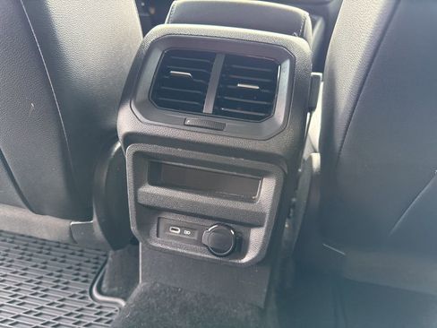 Used 2023 Volkswagen Tiguan SE image 16