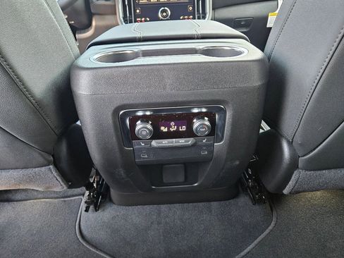 New 2026 GMC Yukon Elevation image 25