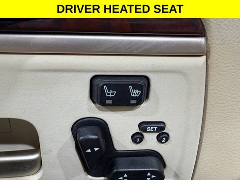 Used 2007 Lincoln Town Car Signature Limited RWD image 2