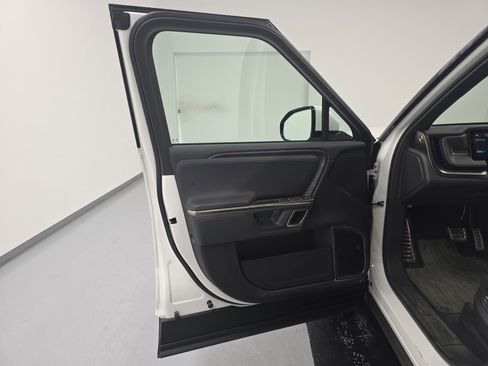 Used 2023 Rivian R1S Adventure AWD/4WD image 16