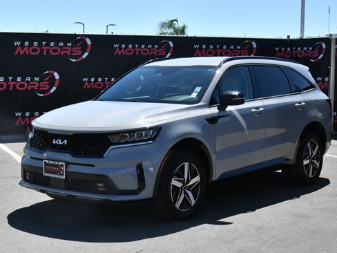 Used 2023 Kia Sorento EX FWD image 3