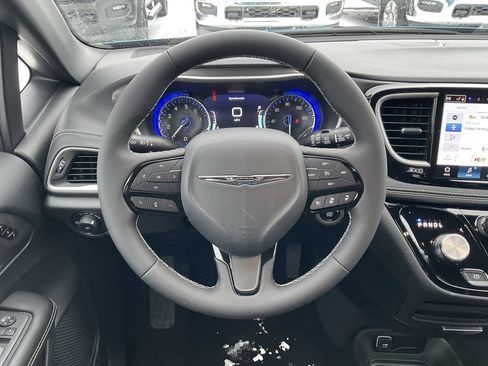 New 2026 Chrysler Pacifica Select w/ S Appearance Package image 11