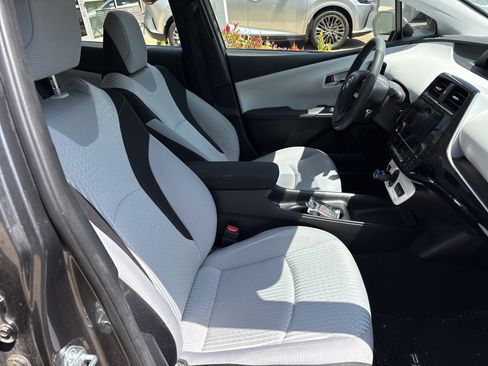 Used 2016 Toyota Prius Two FWD image 31