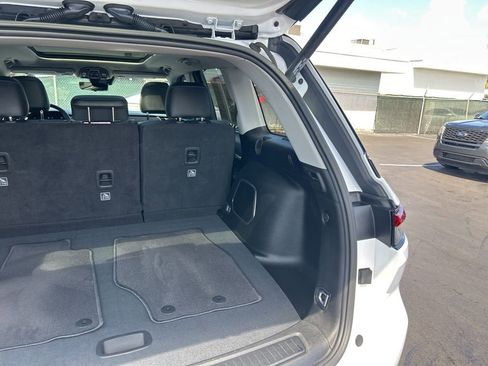 Used 2023 Jeep Grand Cherokee Limited w/ Luxury Tech Group II image 32