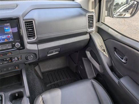 Used 2024 Nissan Frontier SL w/ Technology Package image 18