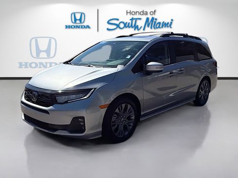 Certified 2025 Honda Odyssey Touring image 3