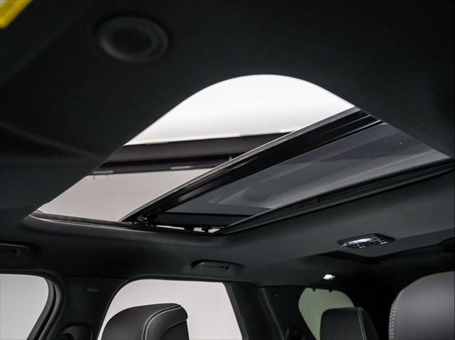 New 2026 Land Rover Discovery S AWD/4WD image 13