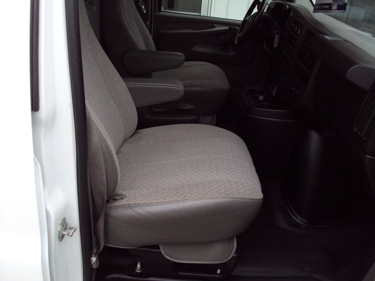 Used 2013 Chevrolet Express 1500 AWD image 13