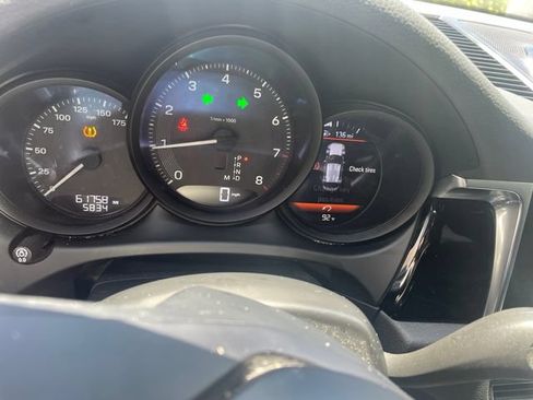 Used 2022 Porsche Macan AWD/4WD image 4