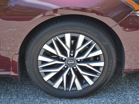 Used 2024 Nissan Altima 2.5 SV w/ SV Premium Package FWD image 10