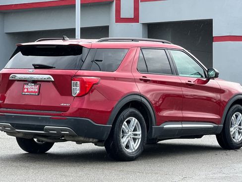 Used 2021 Ford Explorer XLT w/ Equipment Group 202A AWD/4WD image 2