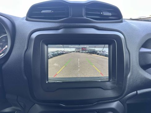 Used 2019 Jeep Renegade Latitude w/ Popular Equipment Group FWD image 11