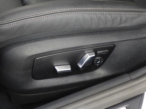 Used 2023 BMW 530e 530e iPerformance w/ M Sport Package image 22