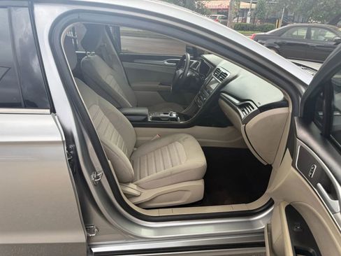 Used 2020 Ford Fusion SE FWD image 10