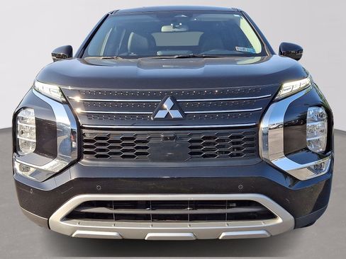 Used 2024 Mitsubishi Outlander SE FWD image 2