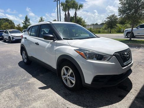 Used 2020 Nissan Kicks S FWD image 2