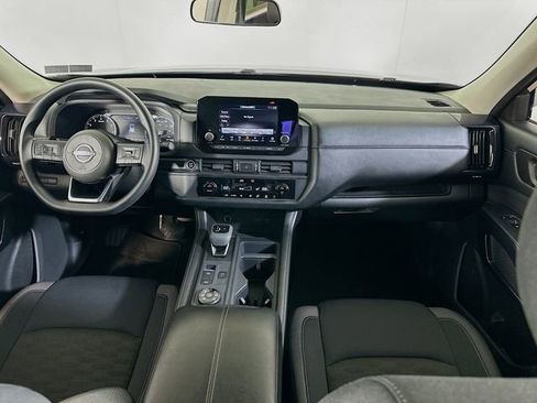 Used 2024 Nissan Pathfinder S image 13