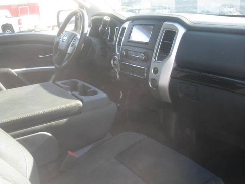 Used 2018 Nissan Titan SV AWD/4WD image 18