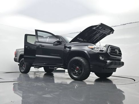 Used 2022 Toyota Tacoma SR5 w/ Technology Package RWD image 30