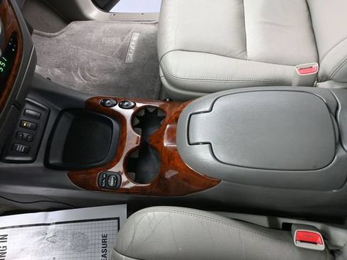 Used 2005 Toyota Sequoia Limited AWD/4WD image 30