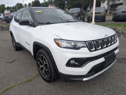 Used 2025 Jeep Compass Limited AWD/4WD image 3