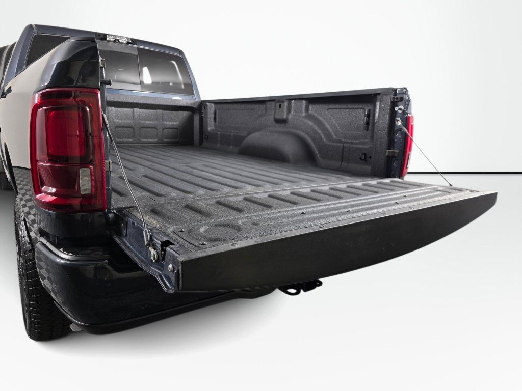 New 2026 RAM 2500 Laramie AWD/4WD image 14