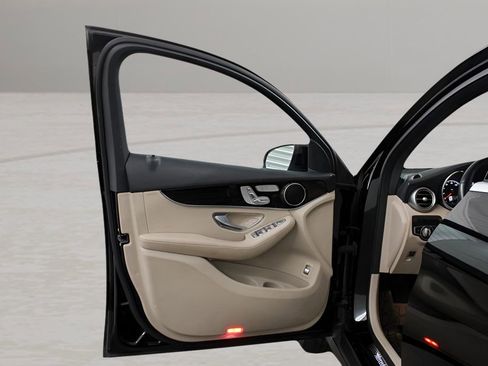 Used 2022 Mercedes-Benz GLC 300 4MATIC Coupe image 18