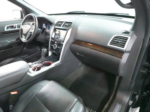 Used 2015 Ford Explorer Limited w/ Equipment Group 301A AWD/4WD image 34