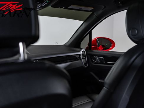 Used 2023 Porsche Cayenne AWD/4WD image 47