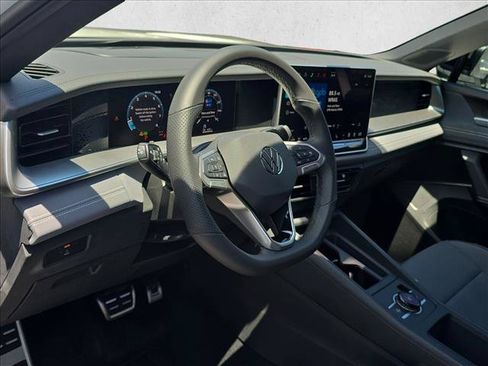 New 2026 Volkswagen Tiguan SE R-Line FWD image 7