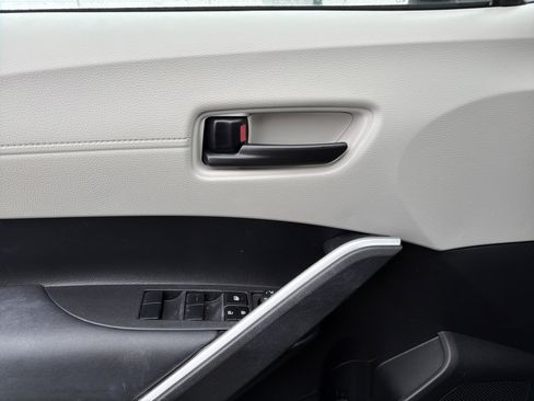 Used 2023 Toyota Corolla Cross L image 13