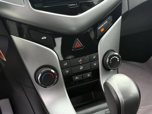 Used 2015 Chevrolet Cruze LT w/ Technology Package image 20