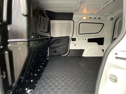Used 2022 RAM ProMaster City Tradesman FWD image 11