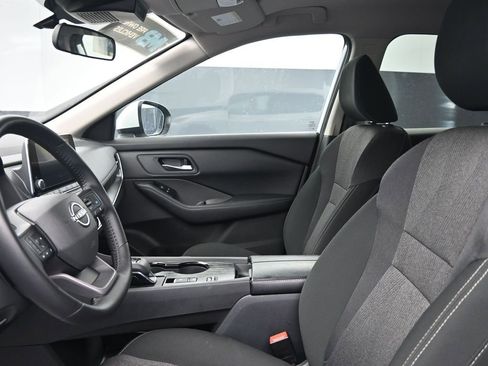 Used 2025 Nissan Rogue SV image 24