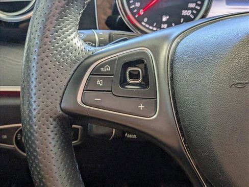 Used 2018 Mercedes-Benz E 400 4MATIC Sedan image 4
