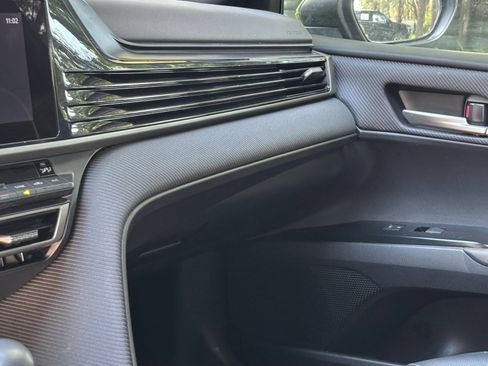 Used 2026 Toyota Camry SE FWD image 33