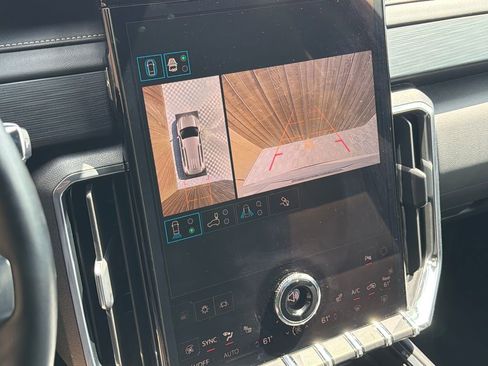 Used 2025 GMC Acadia Elevation FWD image 12