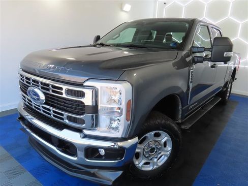 Used 2025 Ford F250 XLT AWD/4WD image 4
