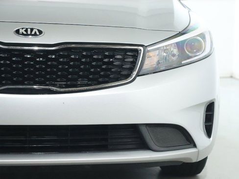 Used 2017 Kia Forte LX image 7