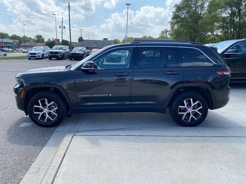 Used 2023 Jeep Grand Cherokee Limited AWD/4WD image 10