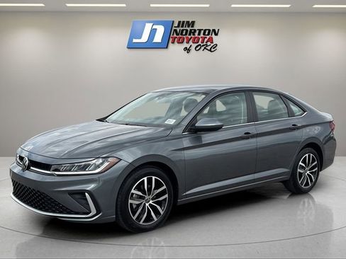 Used 2025 Volkswagen Jetta SE FWD image 1