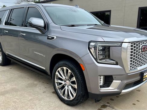 Used 2021 GMC Yukon XL Denali w/ Denali Premium Package AWD/4WD image 1