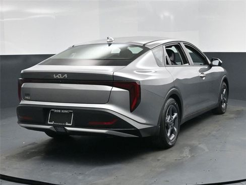 New 2025 Kia K4 LXS image 10