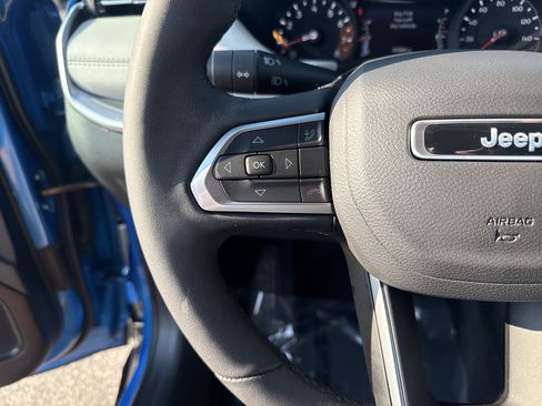 Used 2025 Jeep Compass Limited AWD/4WD image 7