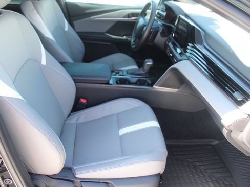 Used 2026 Toyota Camry SE w/ Convenience Package FWD image 19