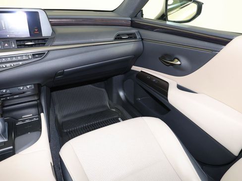 Used 2019 Lexus ES 350 w/ Premium Package image 11
