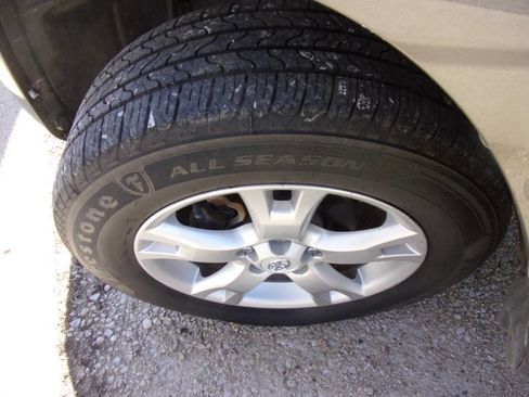 Used 2012 Toyota RAV4 4WD w/ Upgrade Value Pkg image 5