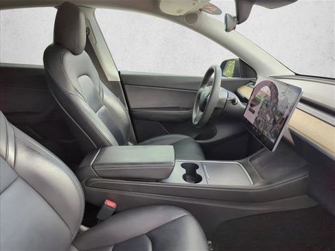 Used 2021 Tesla Model Y Long Range image 25